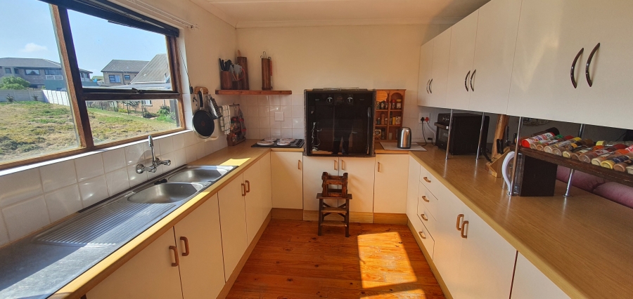 3 Bedroom Property for Sale in Boggomsbaai Western Cape